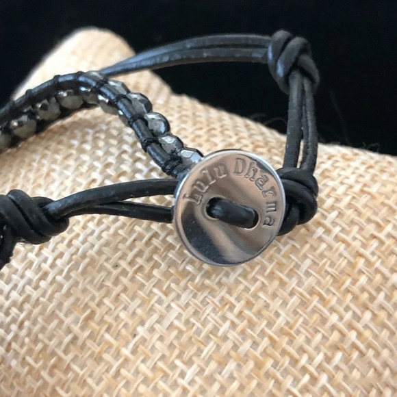 Lulu Dharma Black Gray Iridescent Crystal Wrap Bracelet Fashion Jewelry Grey - Picture 3 of 3